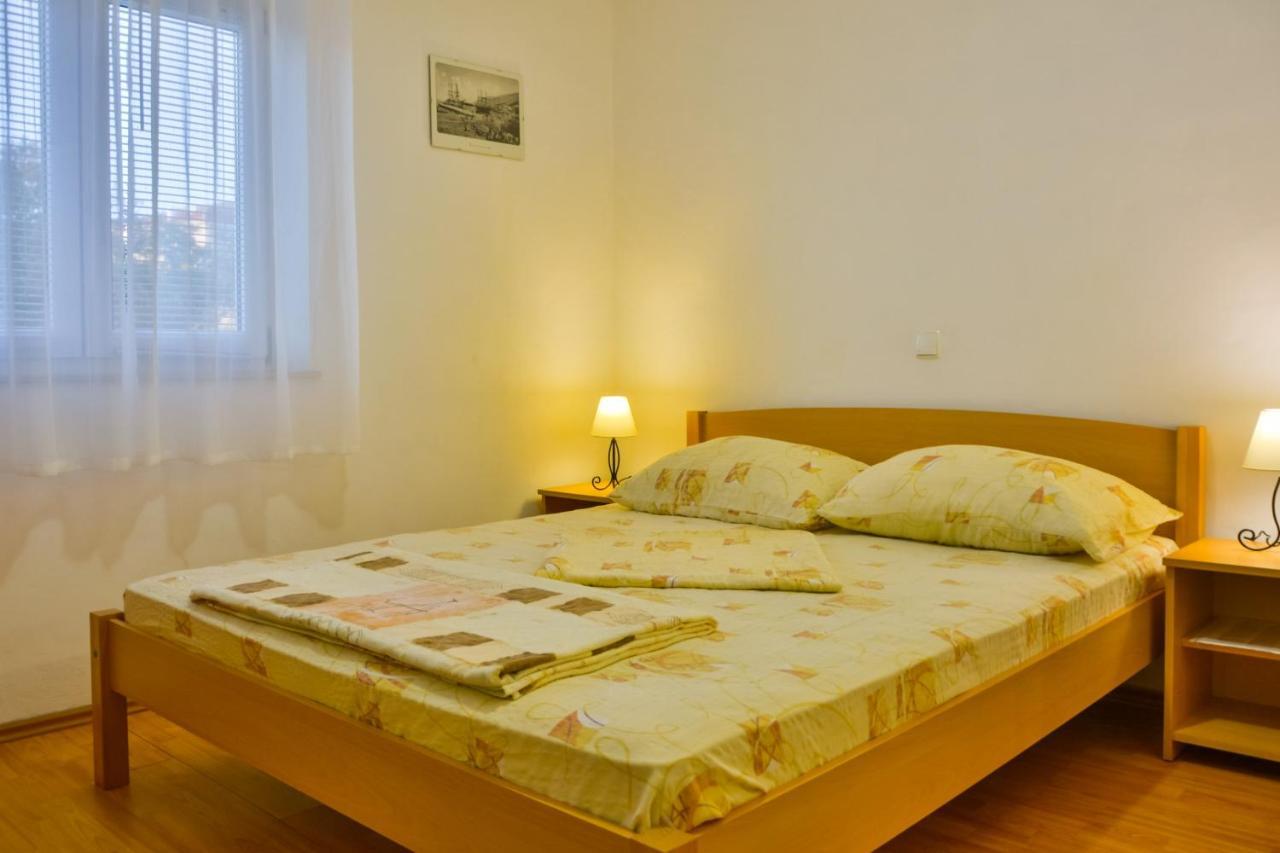 Apartments With A Parking Space Senj - 11520 Exterior photo